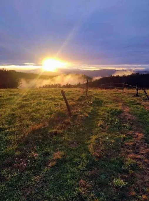 Grand Gite Confortable En Auvergne - Belle Vue Brousse France