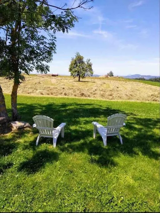 Holiday home Grand Gite Confortable En Auvergne - Belle Vue Brousse