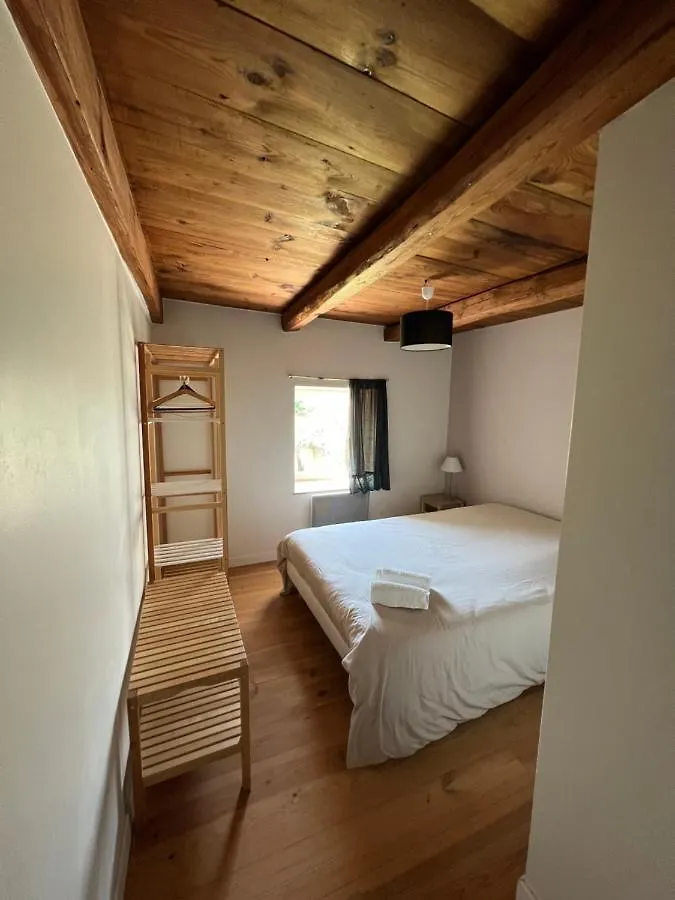 Holiday home Grand Gite Confortable En Auvergne - Belle Vue Brousse France
