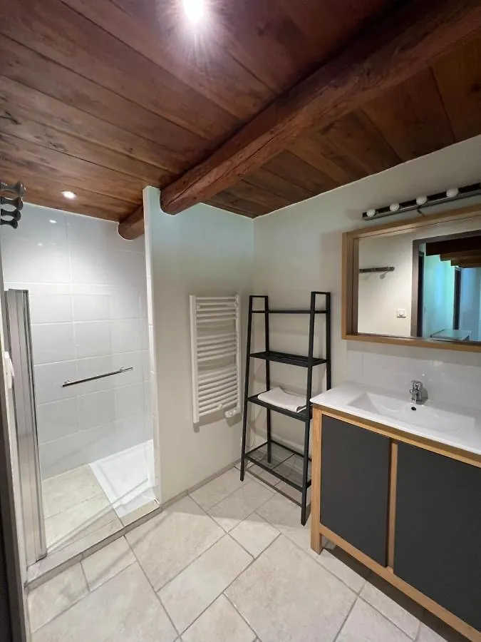 Grand Gite Confortable En Auvergne - Belle Vue Brousse