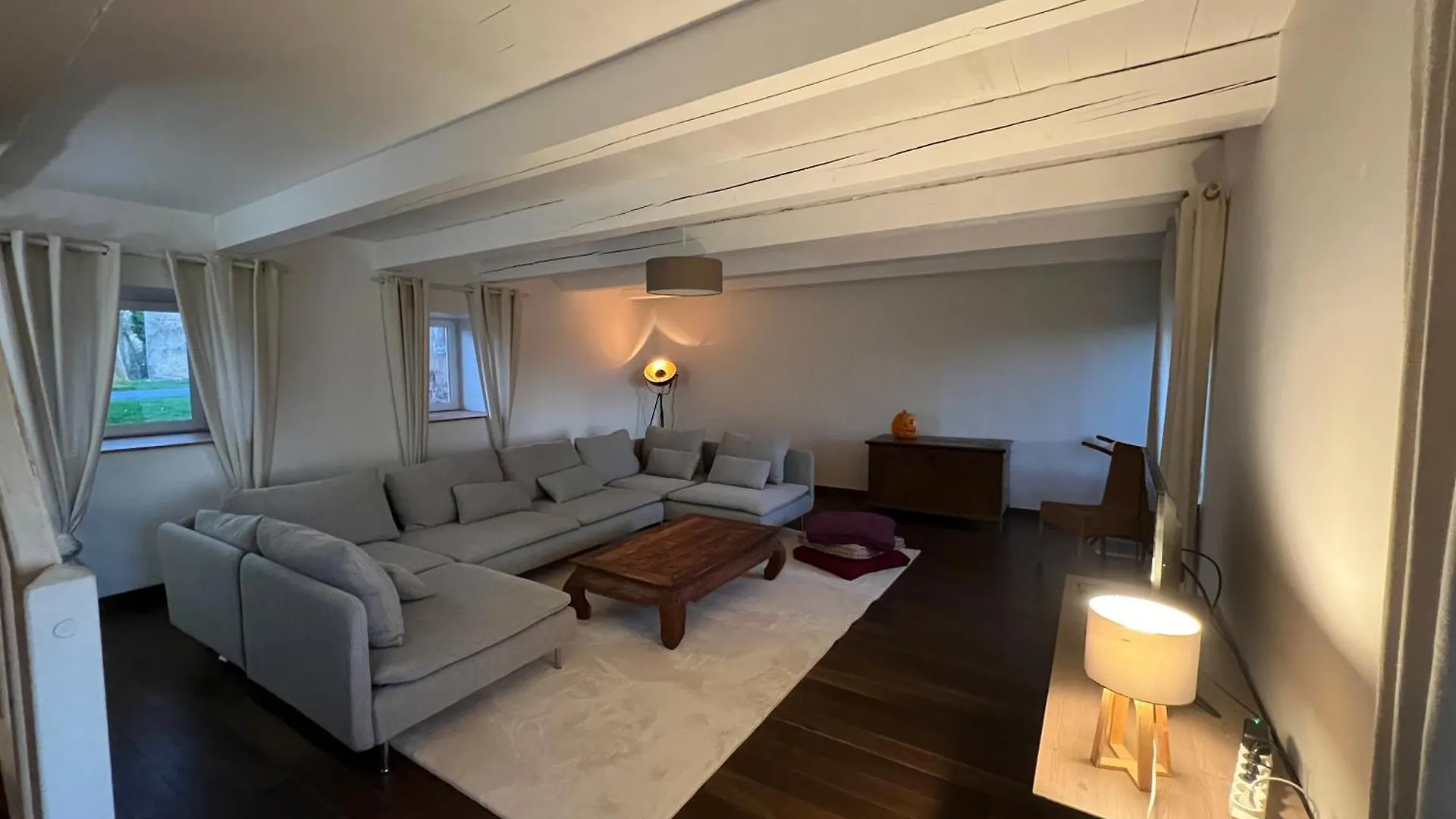 Holiday home Grand Gite Confortable En Auvergne - Belle Vue Brousse