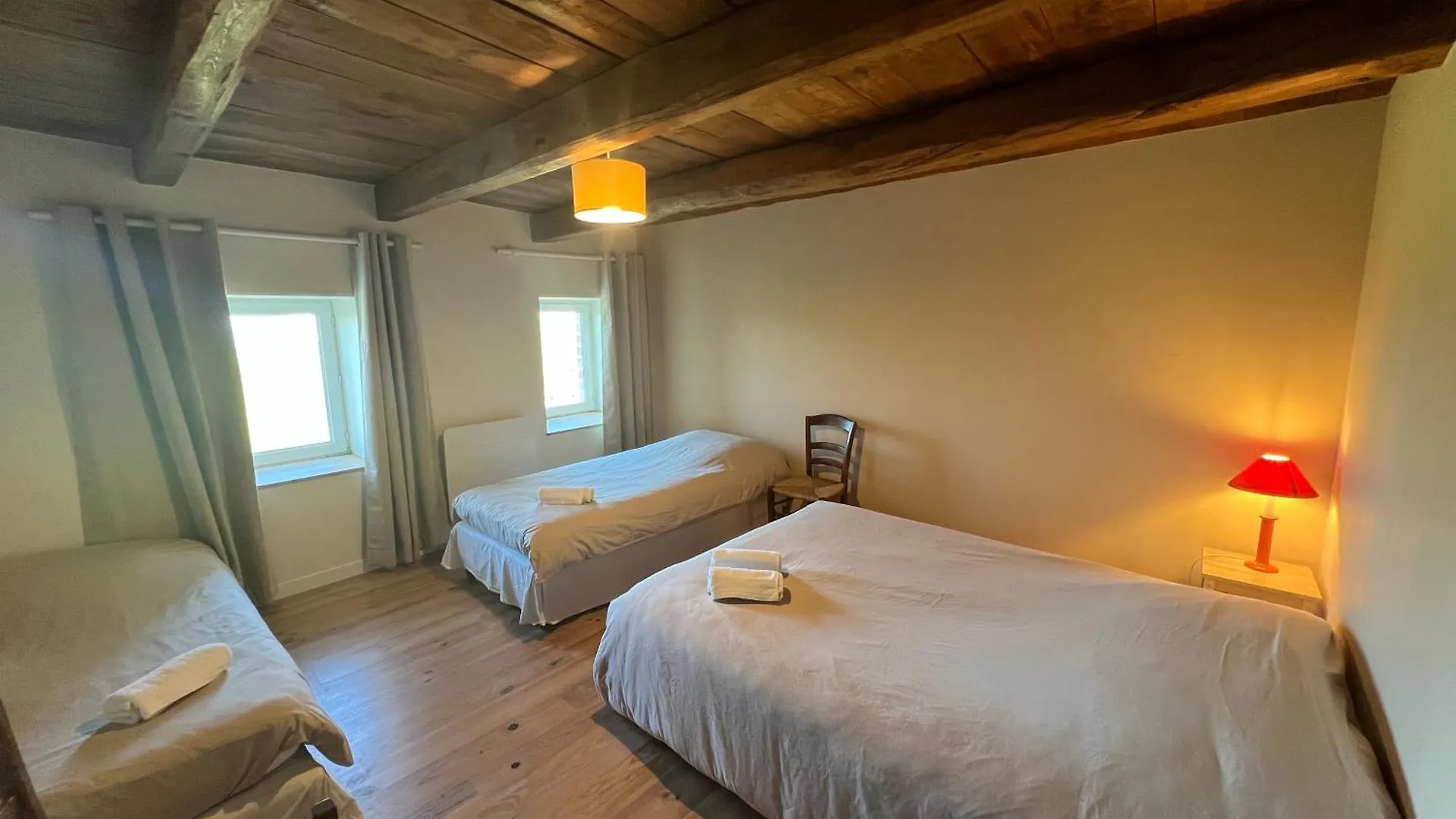 Grand Gite Confortable En Auvergne - Belle Vue Brousse France